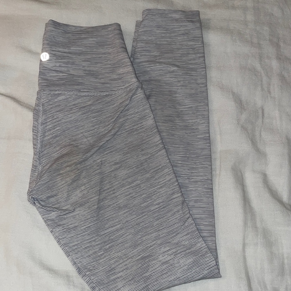 Lululemon Wunder Under 25’ Leggings - amazing condition